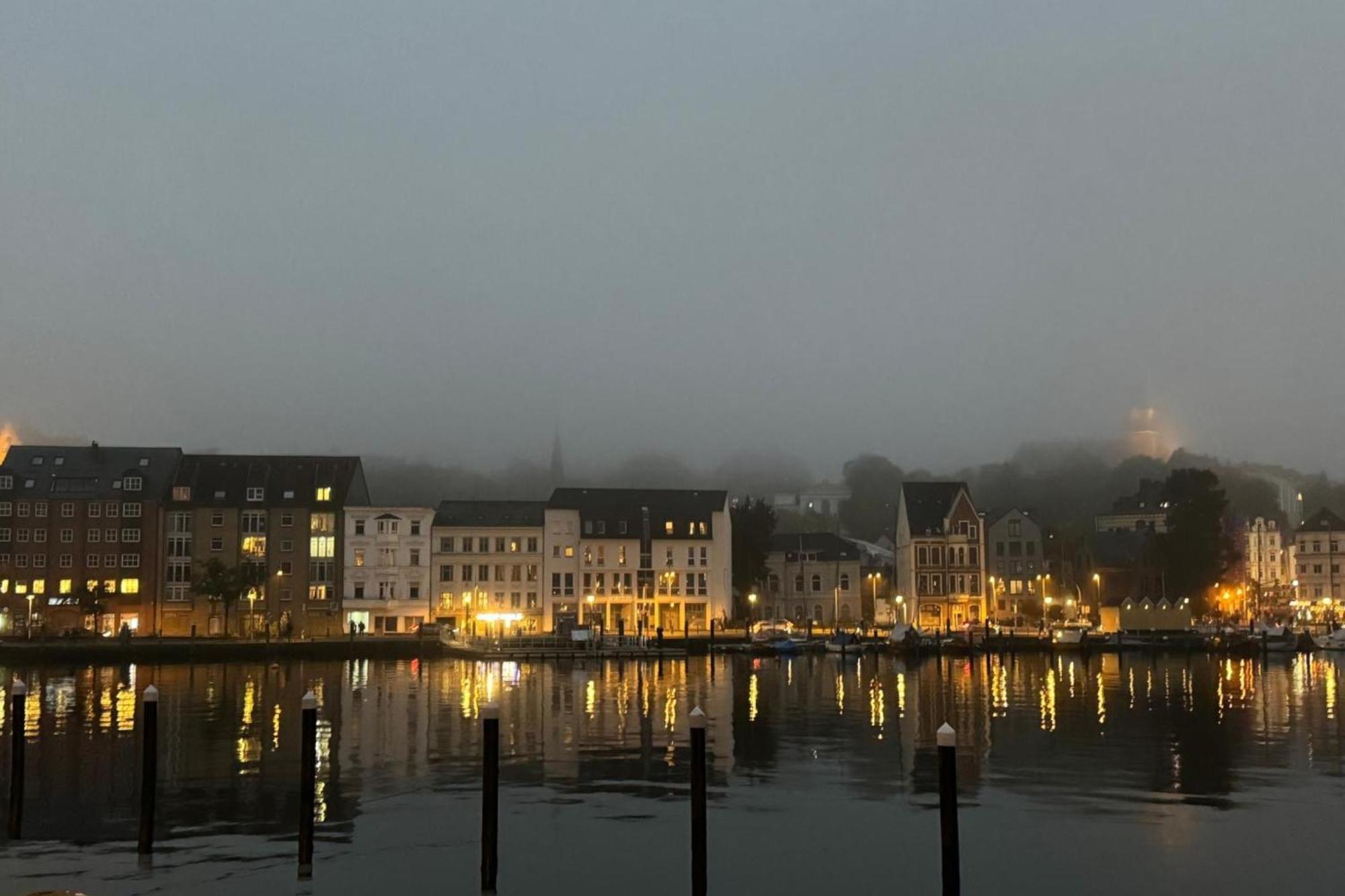 Hafenblick Ferienwohnung In Der Altstadt Mit Parkplatz Flensburg Eksteriør bilde